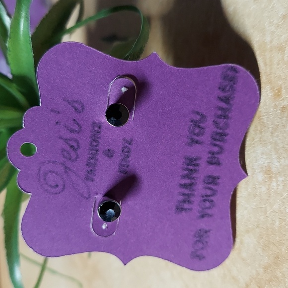 E480 Minimalist Black Crystal Stud Earrings - Picture 9 of 16